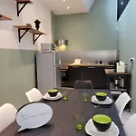 Loft 4 Du Temple Hypercentre & Parking דירה *
